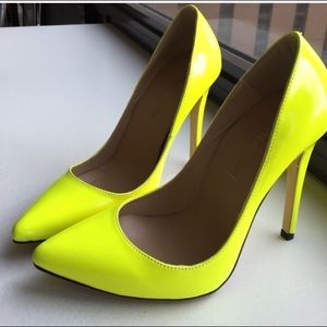 Neon yellow pump reposhing 💛