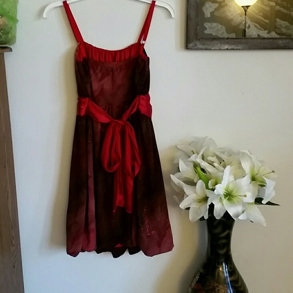 Gorgeous red and black dress - Picture 2 of 3