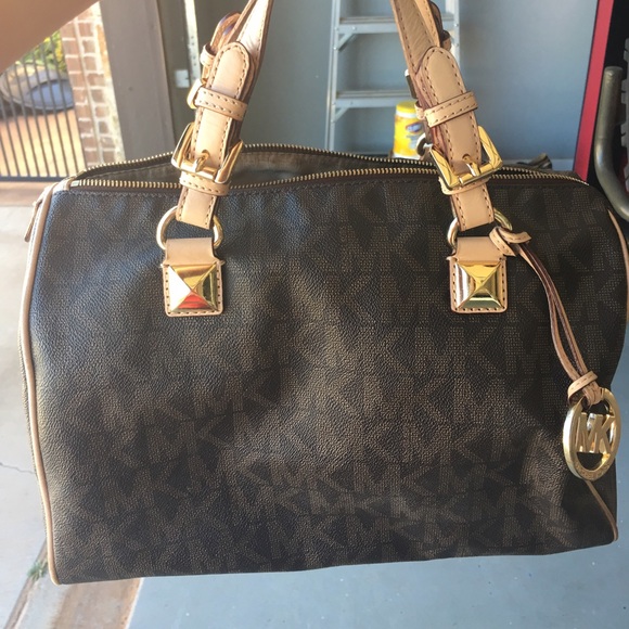 Authentic Michael Kors Bag. Love this purse