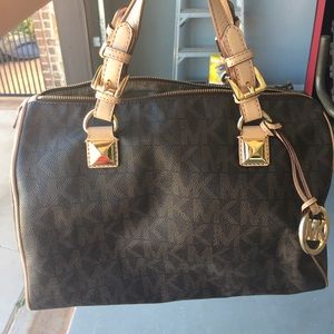 Authentic Michael Kors Bag. Love this purse