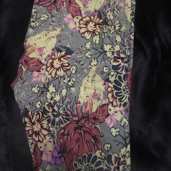 Lularoe gray floral leggings OS HTF rare