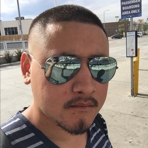 Meet your Posher, Carlos