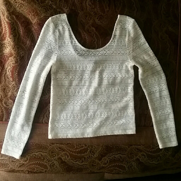 Scoop neck long sleve top
