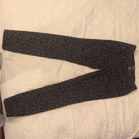 Loft 4P leopard print pants