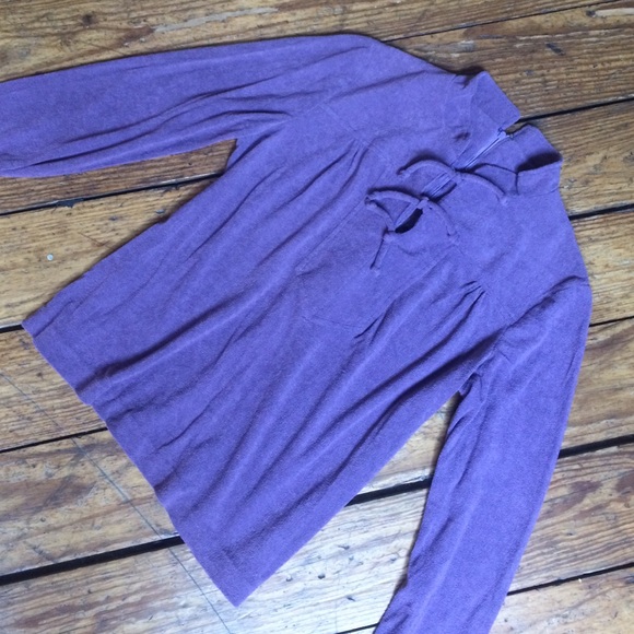 Vintage peekaboo top. - Picture 2 of 4