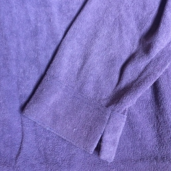 Vintage peekaboo top. - Picture 3 of 4