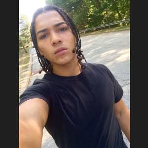 Meet your Posher, Dennis