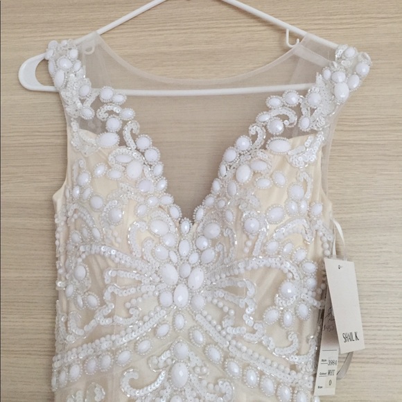 SOLD——Beautiful white gown/dress - Picture 4 of 7