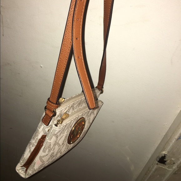 michael kors hand bag - Picture 3 of 4