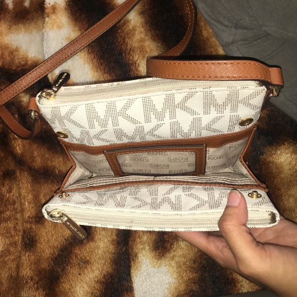 michael kors hand bag - Picture 4 of 4