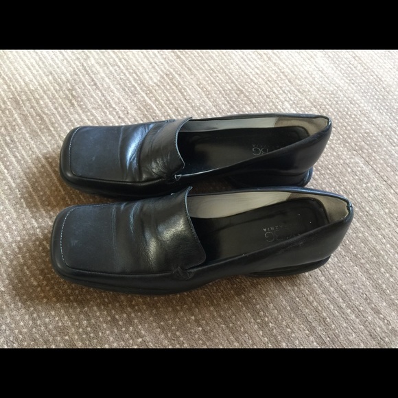 BCBG shoes - Picture 2 of 3