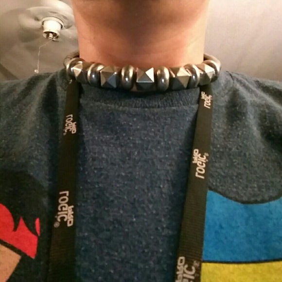 Silver choker and matching bracelets - Picture 3 of 3