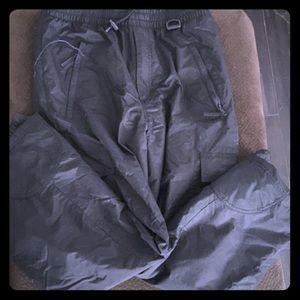 Men's ski insulated pants.