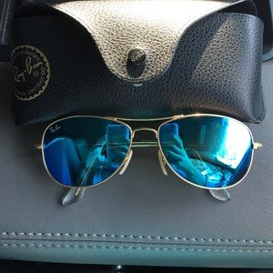 Small ray bans lightly used. No scratches.