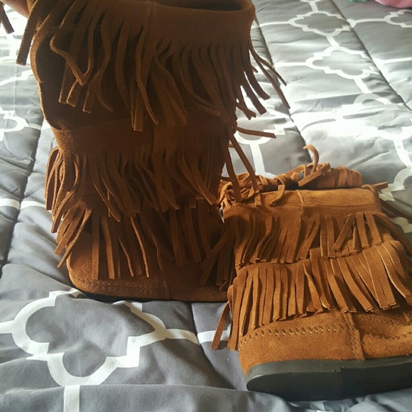 Minnetonka boots - Picture 2 of 2