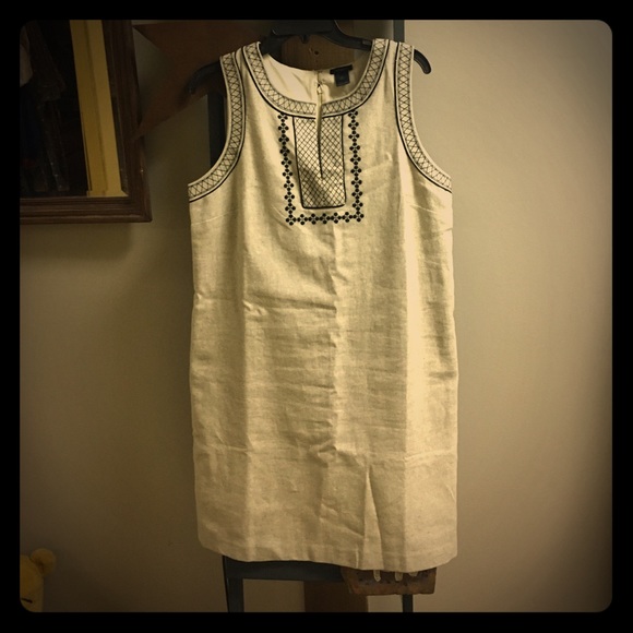 NWT Size 12 Embroidered Ann Taylor sheath dress