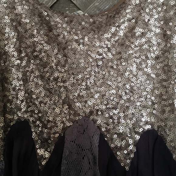 Top - Picture 2 of 3