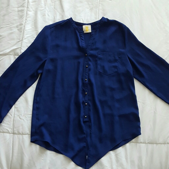 Tops - 💼Final Markdown! Beautiful button down blouse