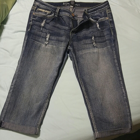 Ariya Medium Wash Capri