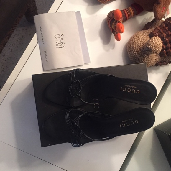 Gucci opened toe sandals.