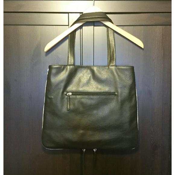 Adjustable faux leather tote - Picture 2 of 4