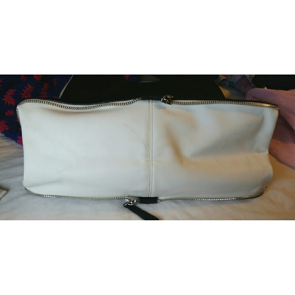 Adjustable faux leather tote - Picture 3 of 4