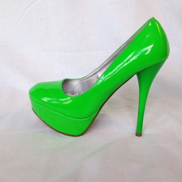 Qupid Neon Green Platform Pumps
