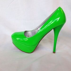 Qupid Neon Green Platform Pumps