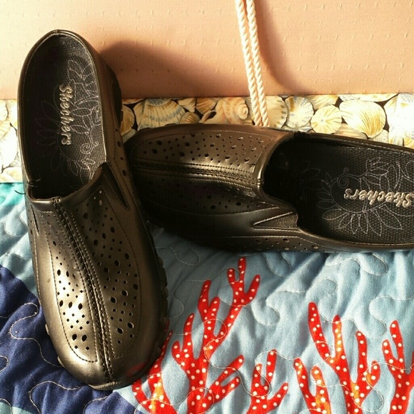 black skechers shoes