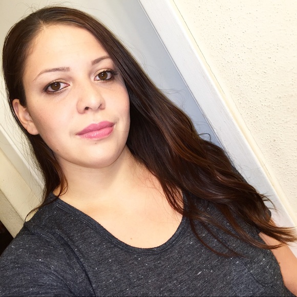 Meet your Posher, Ariel - Picture 2 of 5