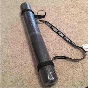 black yoga mat