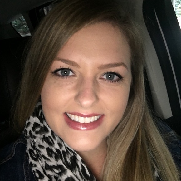 Meet your Posher, Stephanie - Picture 1 of 1