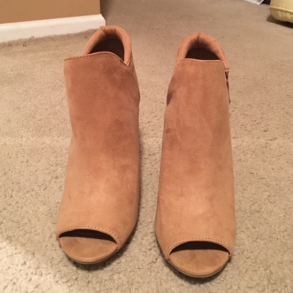 Tan heels