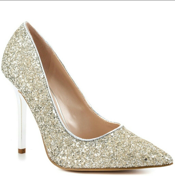 Guess Neodany Silver Texture Pointed Heel 7.5M - Picture 1 of 4
