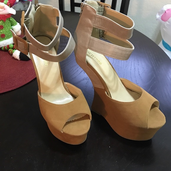 🎉🎊Beautiful Wedges🎉🎊