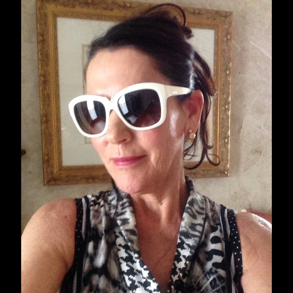 Meet your Posher, Patricia - Picture 1 of 1