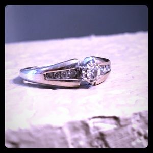 14 karat white gold diamond ring