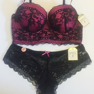 NWT 🚩 LACE BRA/PANTY SET 🎀