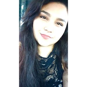 Meet your Posher, Selena