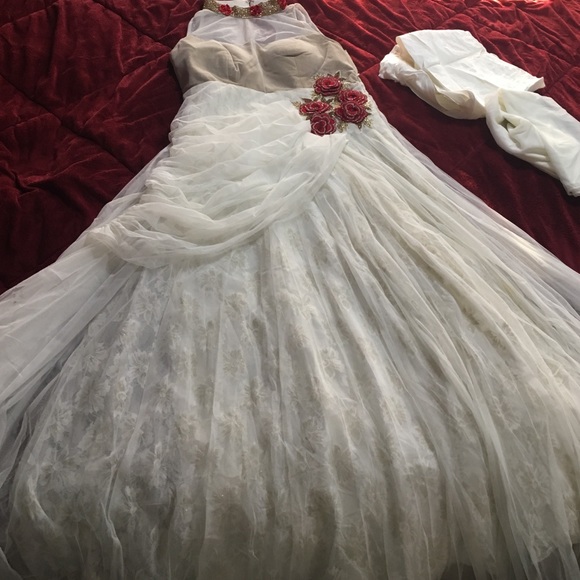 Elegant Gown - Picture 3 of 4