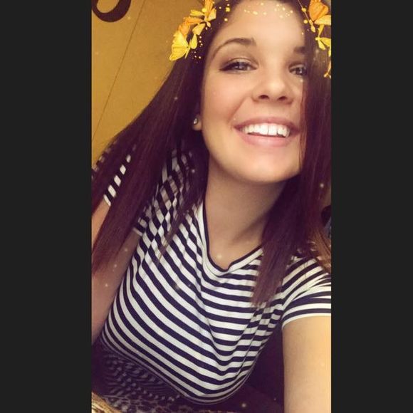 Meet your Posher, Gabriella - Picture 1 of 1