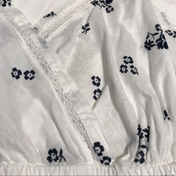 Beautiful white w/flowers sleeveless top sz 12-14 - Picture 2 of 4