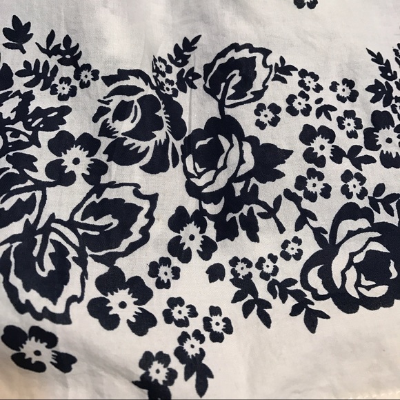 Beautiful white w/flowers sleeveless top sz 12-14 - Picture 3 of 4