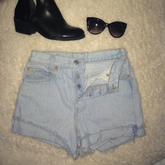 ⭐️Vintage Button up enclosure Levi Jean shorts