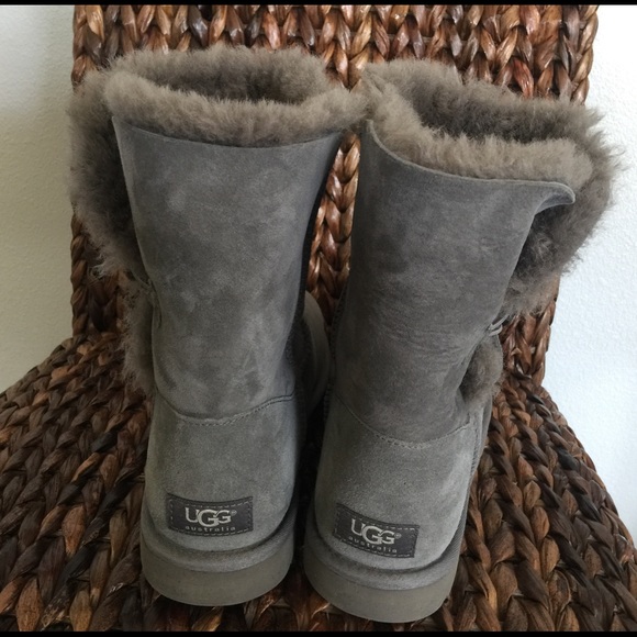 ugg womens short sheepskin cuff boots light grey ugg womens short sheepskin cuff boots light grey