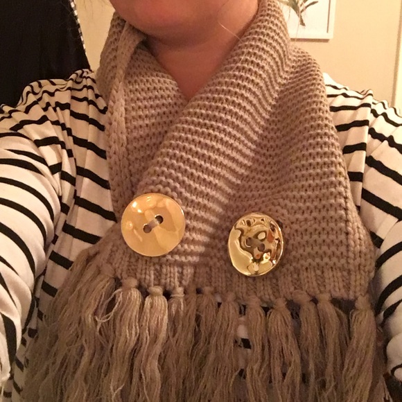 Tannish gray fringe scarf!