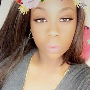 Meet your Posher, Candice