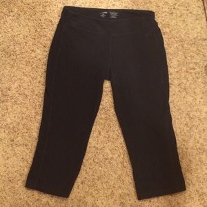Avia black capri leggings