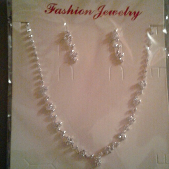 Necklace and earring set
