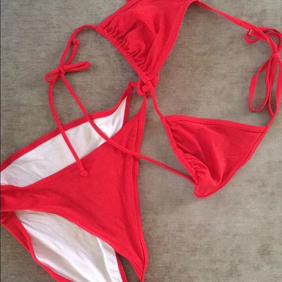 Red string bikini